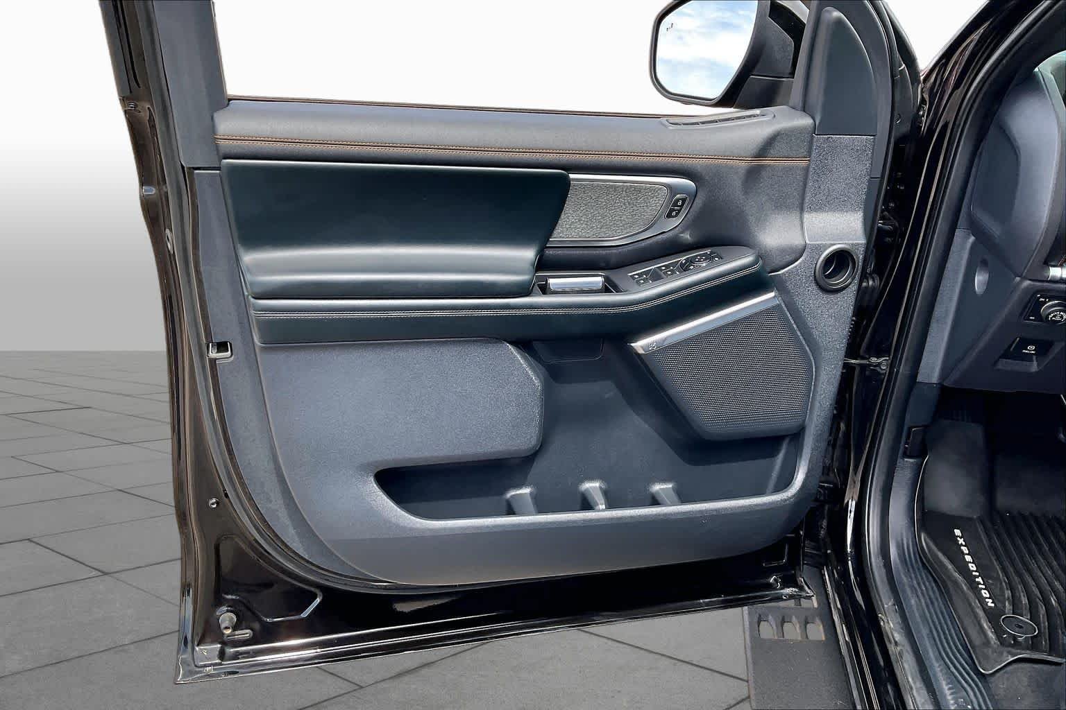 Used 2025 Agate Black Metallic Ford Tremor image 21