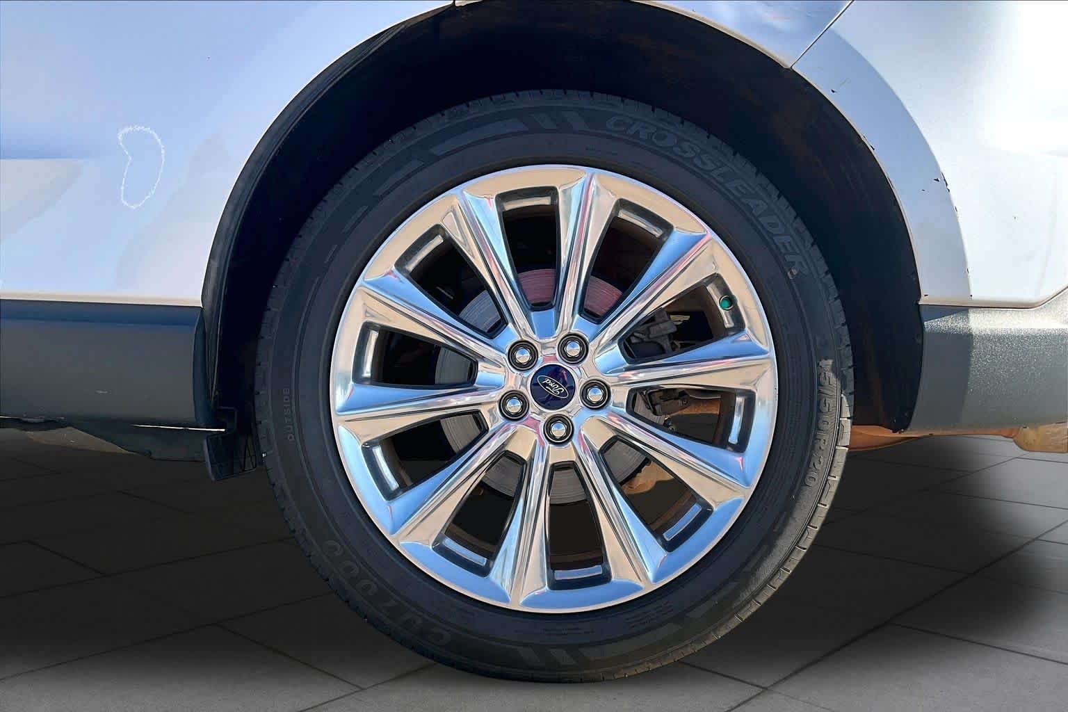 Used 2018 White Platinum Metallic Tri-Coat Ford Titanium image 11