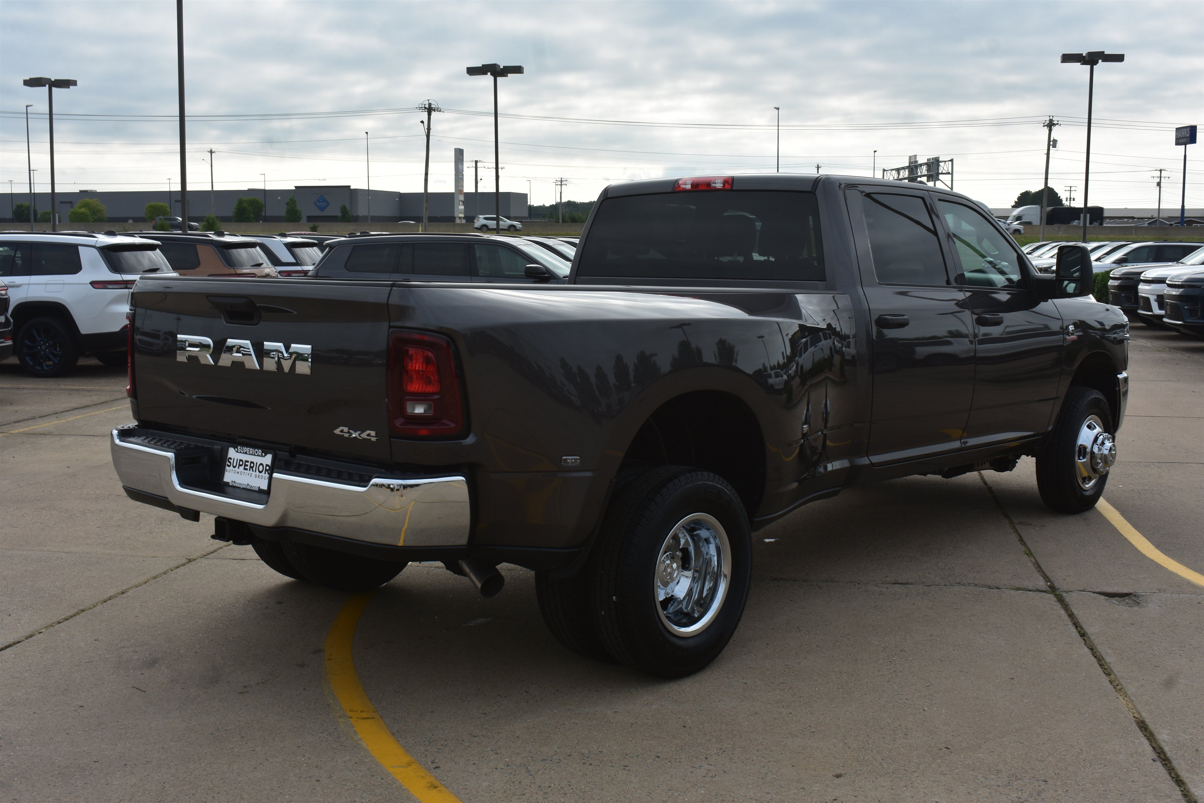 New 2026 Granite Crystal Metallic Clear-Coat Exterior Paint RAM Tradesman image 5