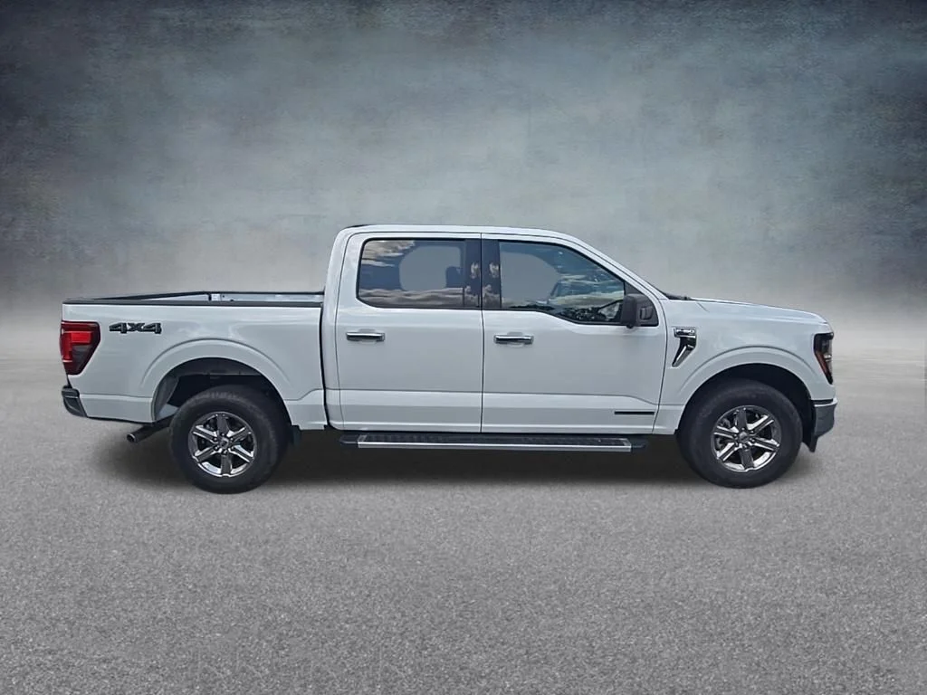 Used 2024 White Ford XLT image 9