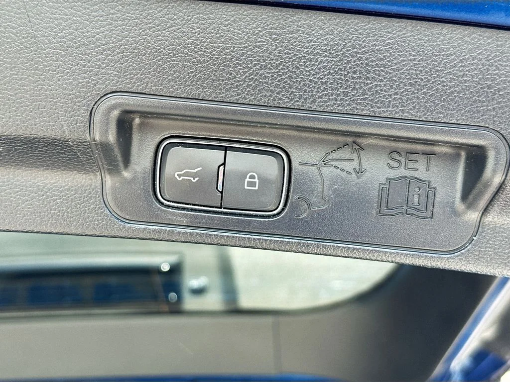 Used 2020 Blue Ford Limited image 30