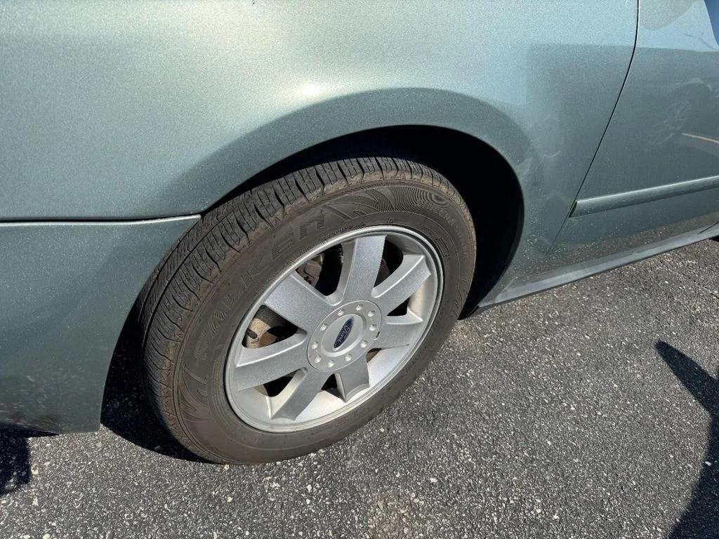 Used 2005 Titanium Green Metallic Ford SE image 7
