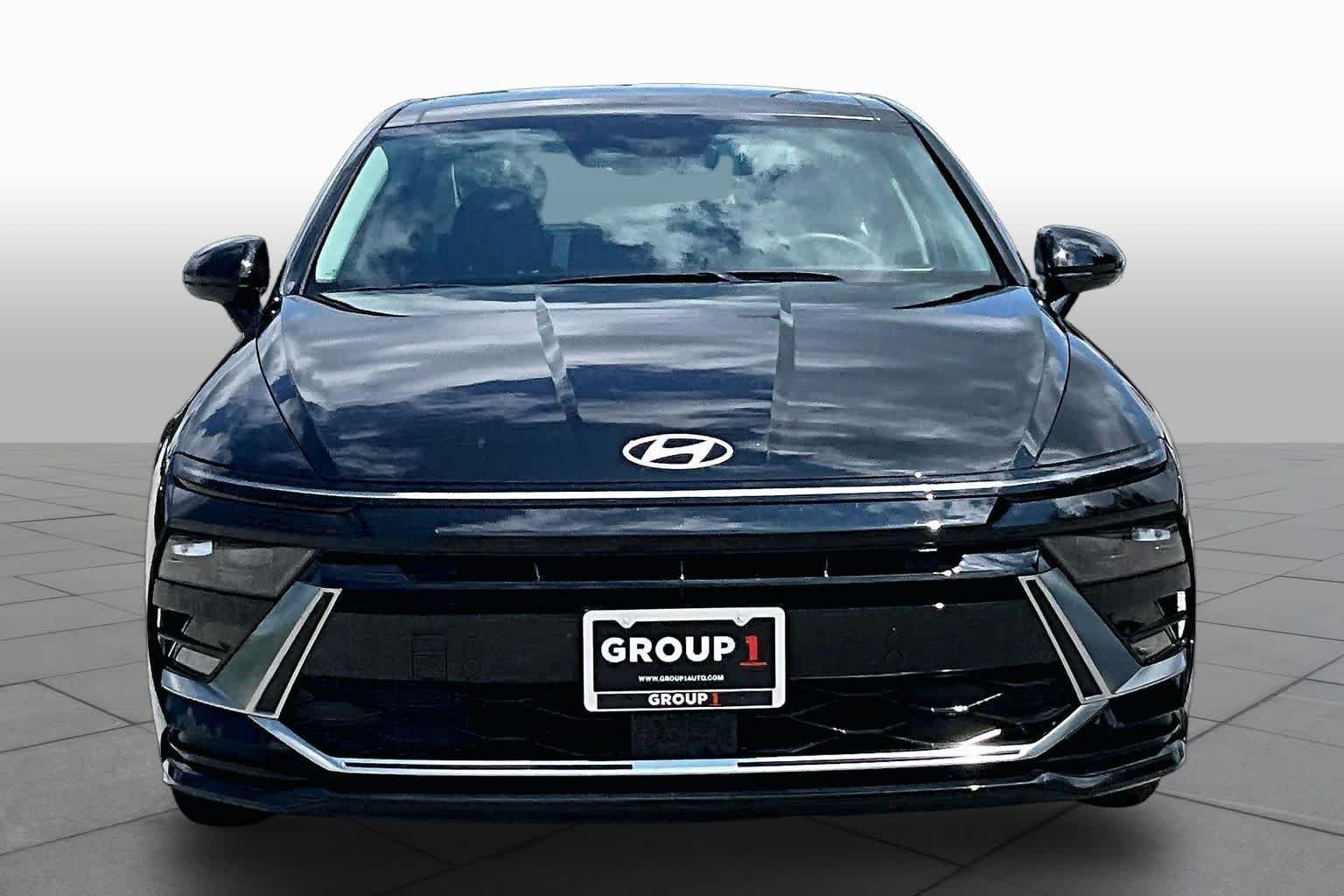 Used 2026 Abyss Black Hyundai SEL image 4