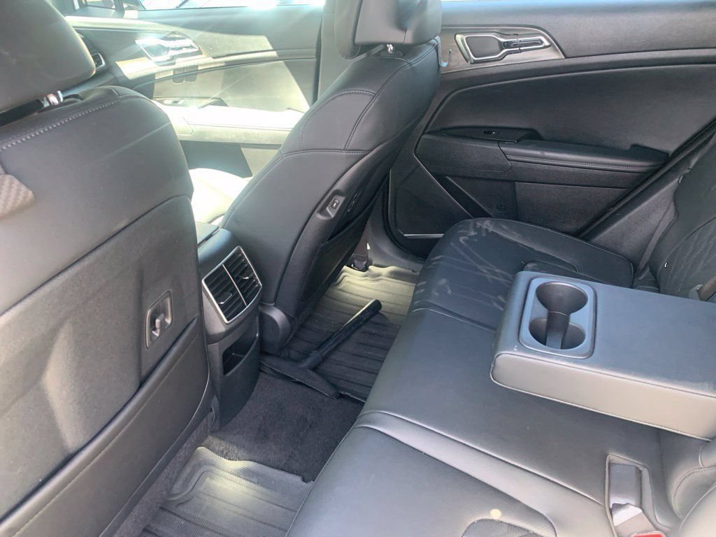 Used 2025 Snow White Pearl Kia X-Line Prestige image 9
