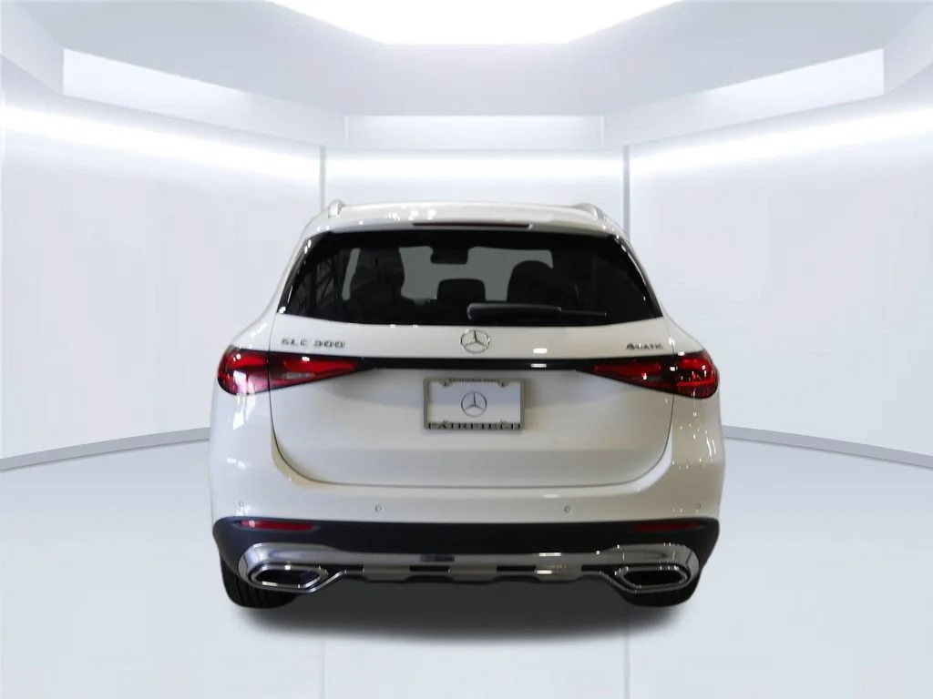 New 2026 Polar White Mercedes-Benz GLC 300 image 4