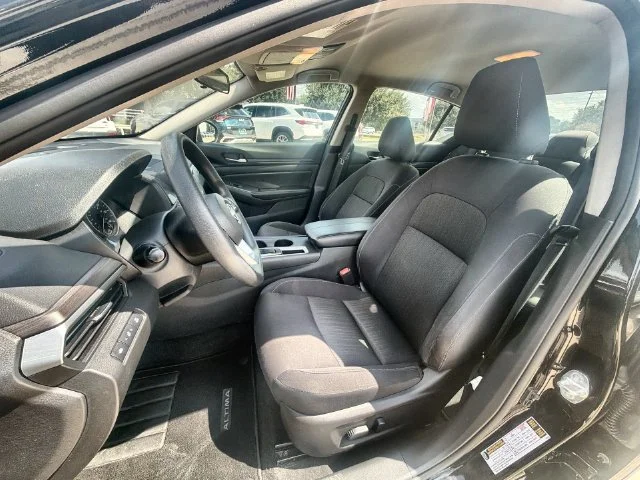 2025 Nissan Altima SV - Photo 18