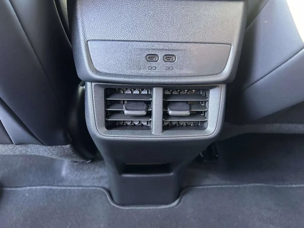 New 2027 Summit White GMC Elevation image 15