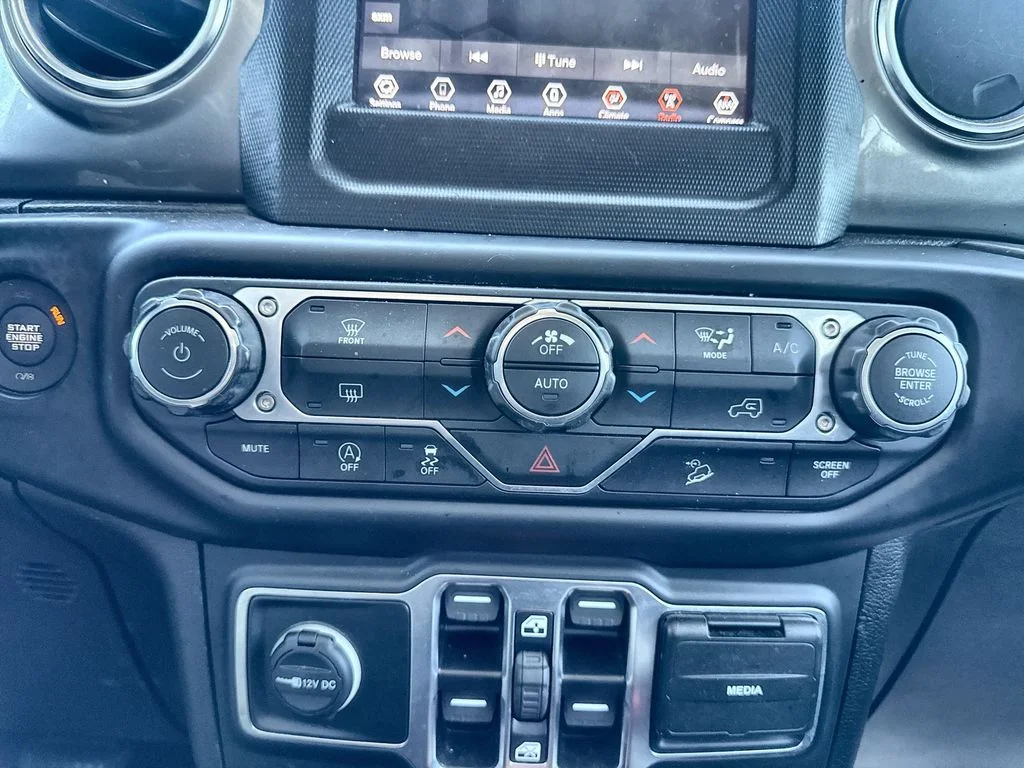 Used 2020 White Jeep Unlimited Sahara image 18