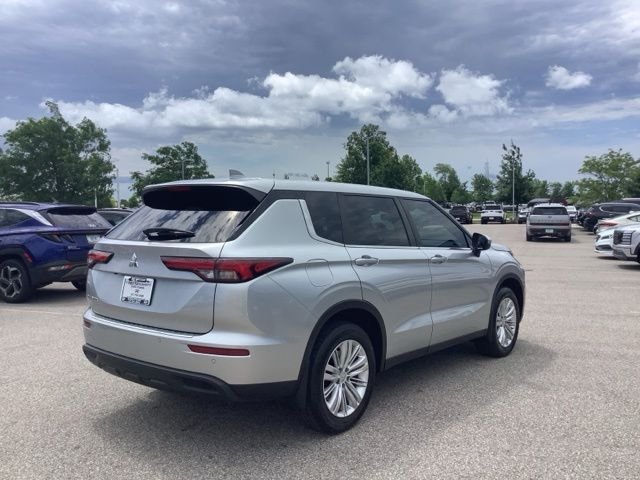 Used 2022 Silver Mitsubishi ES image 37