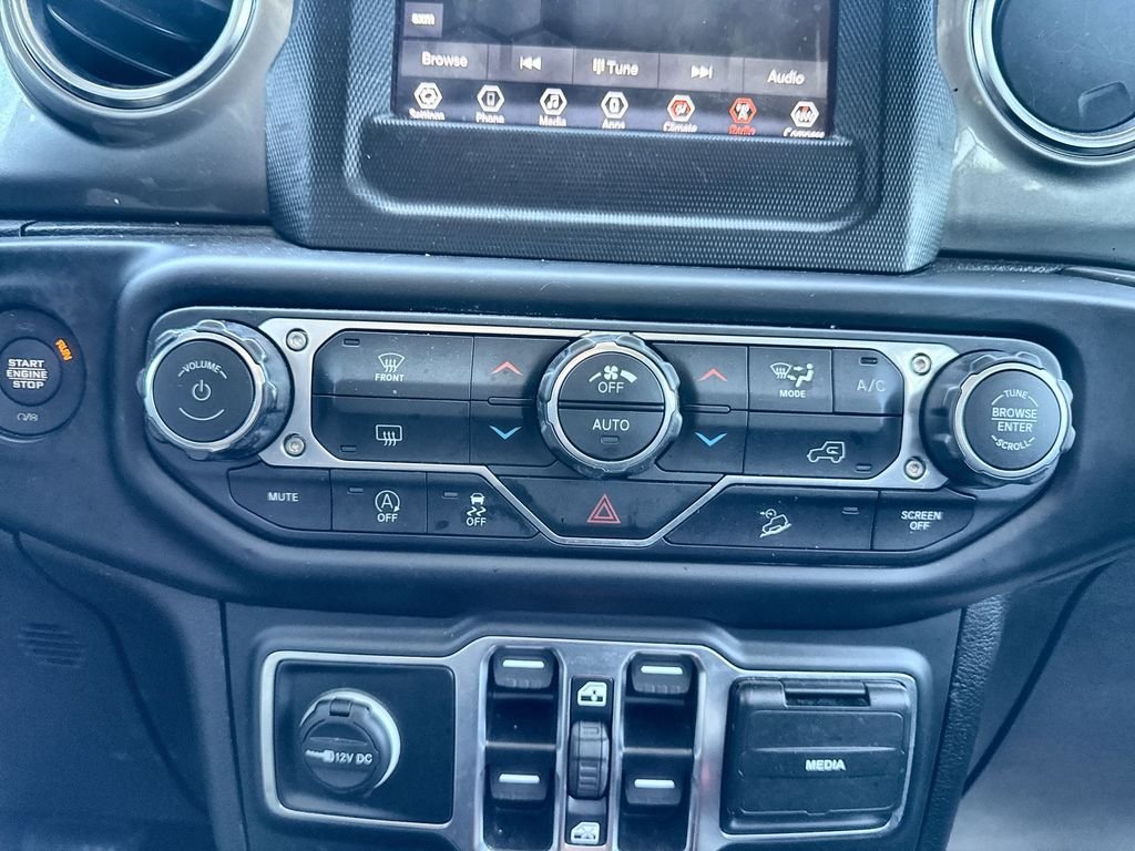 Used 2020 White Jeep Unlimited Sahara image 18