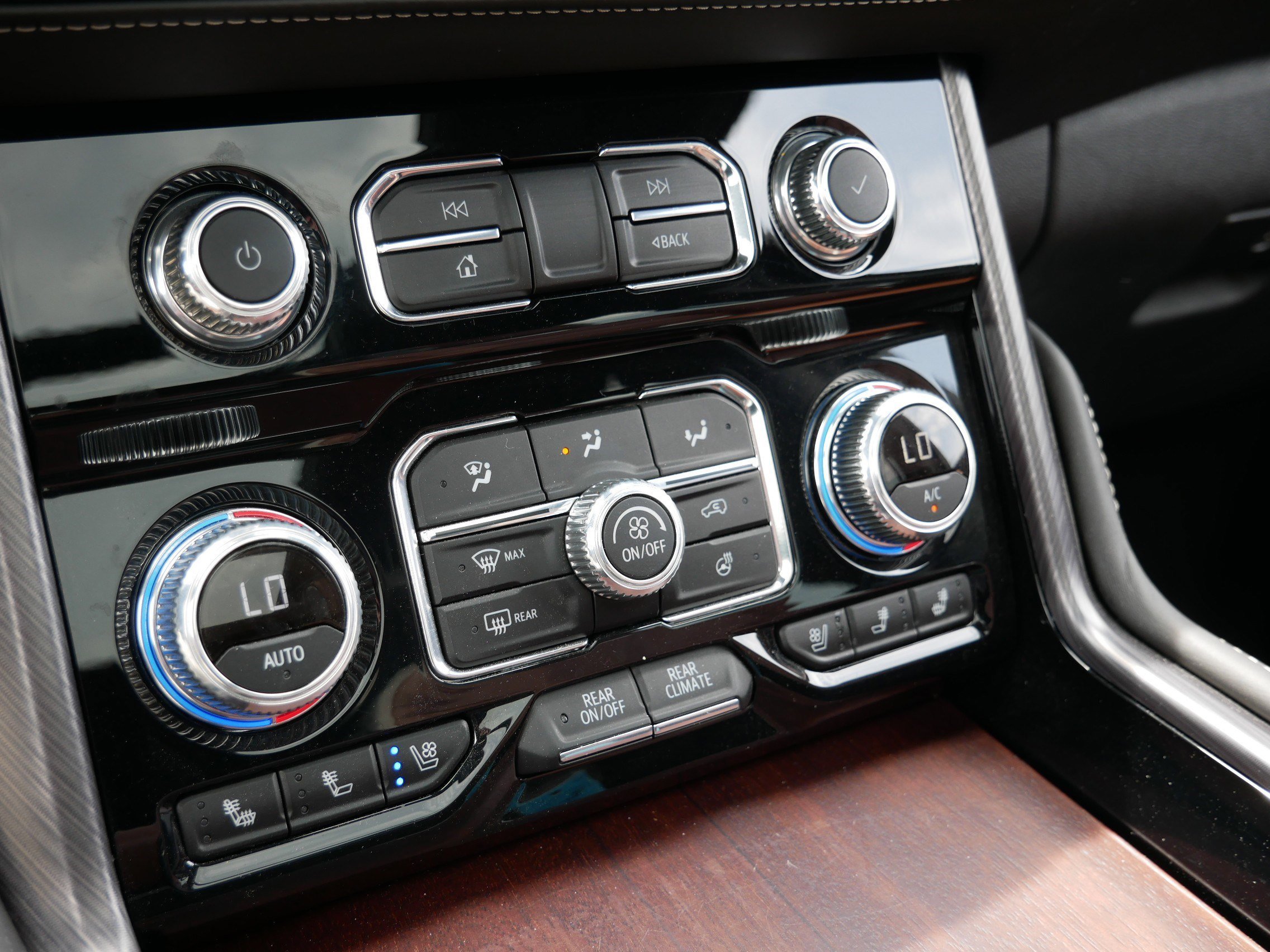 2024 GMC Yukon Denali Ultimate - Photo 24