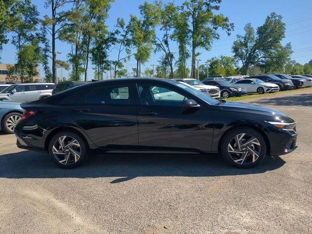 New 2025 Black Hyundai SEL Sport image 4