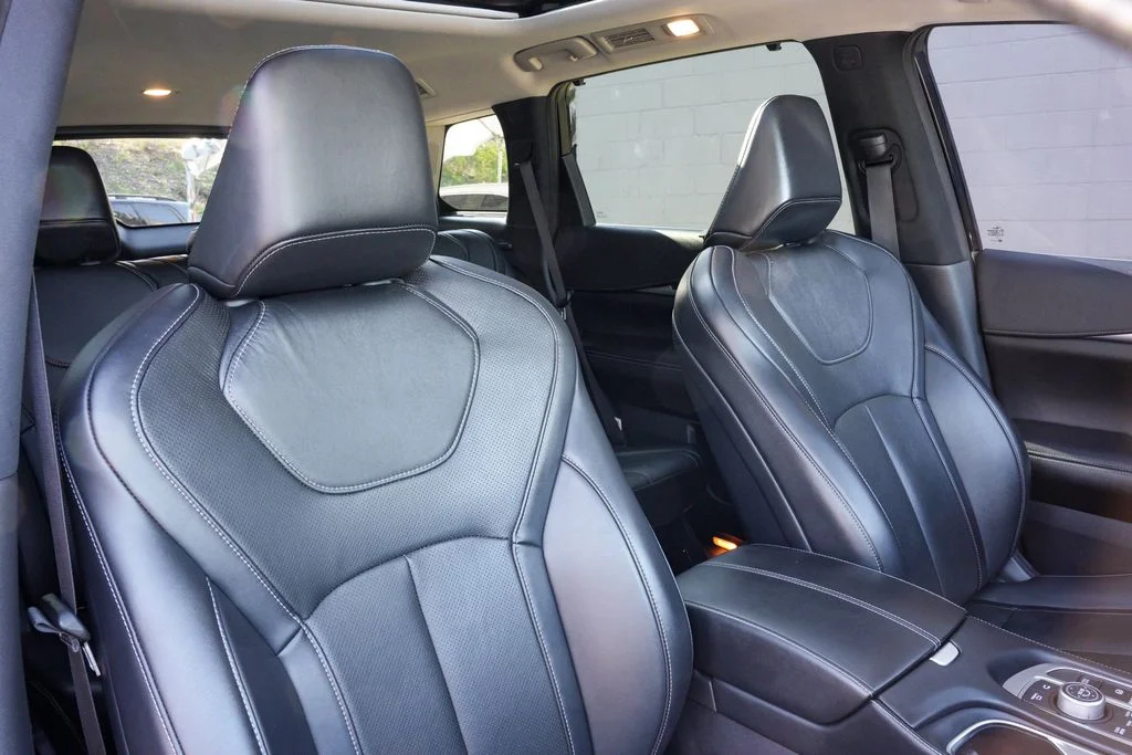 Used 2023 Black INFINITI Sensory image 50