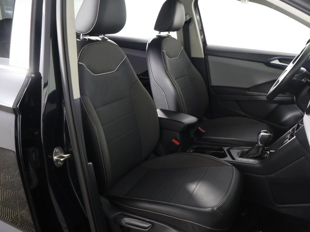 Used 2023 Black Volkswagen 1.5T SE image 29