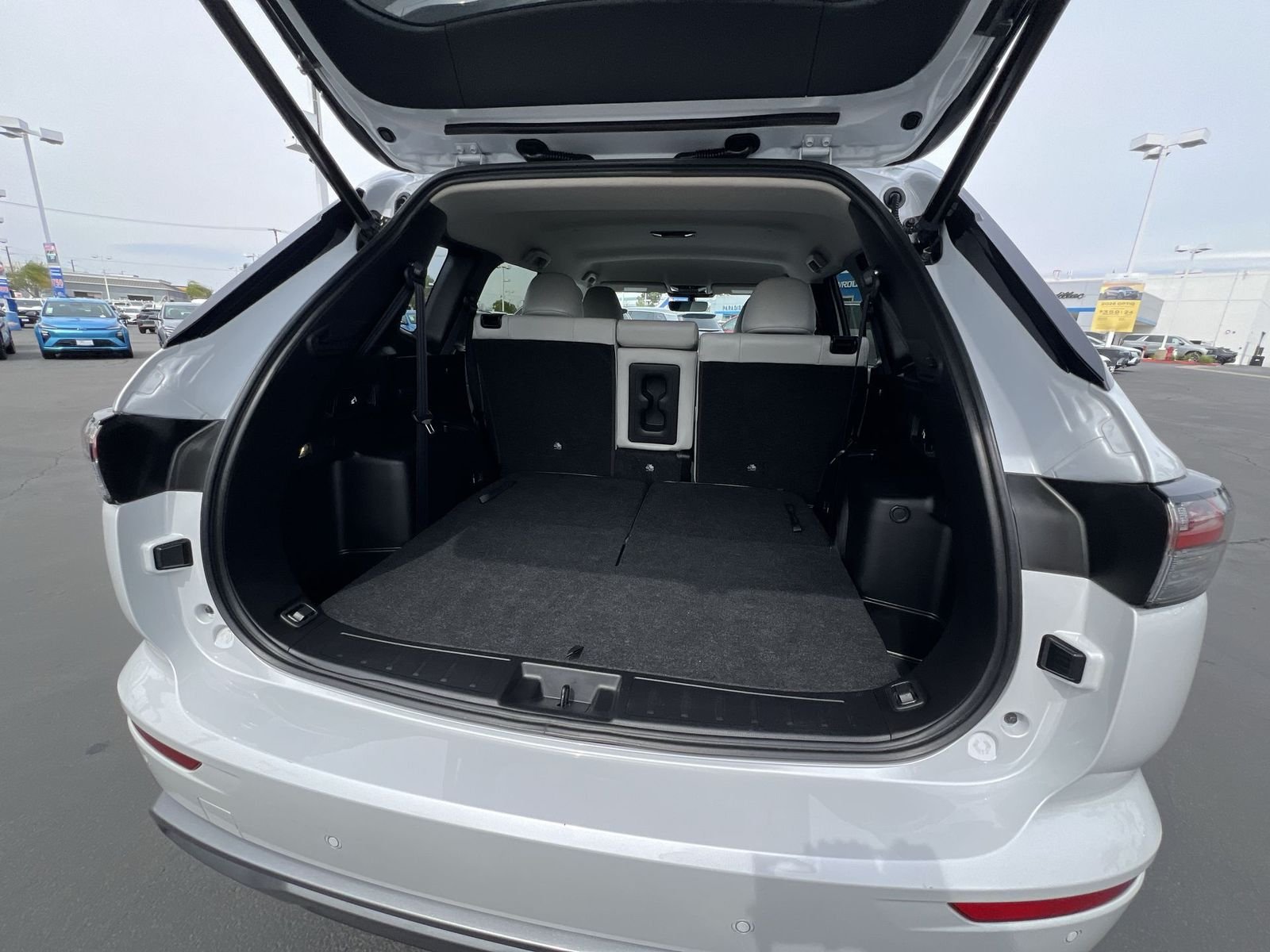 Used 2025 White Mitsubishi SE image 26