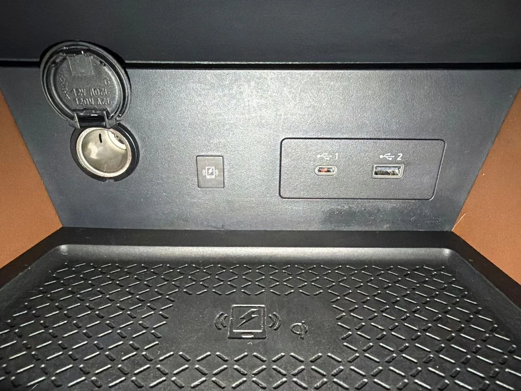 Used 2024 Super Black Nissan Platinum image 37