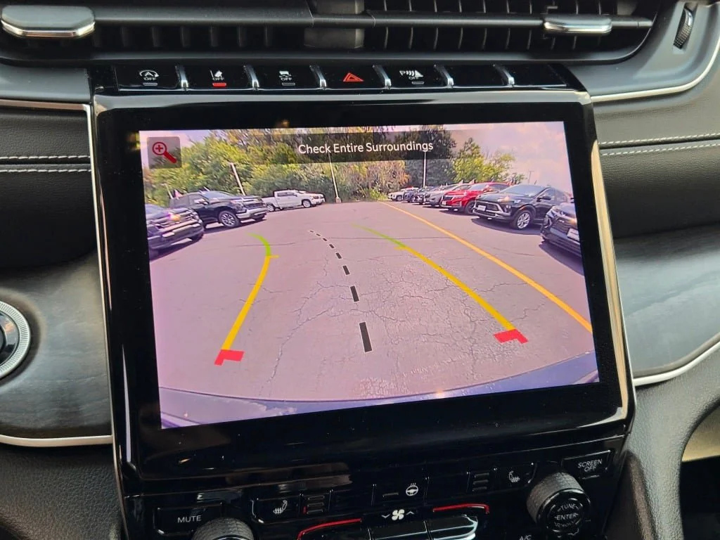 Used 2023 Black Jeep Limited 4x4 image 27