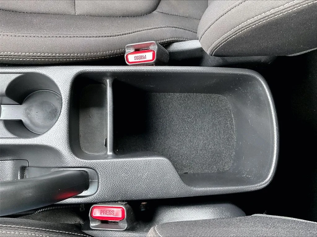 Used 2016 White Kia Base image 33