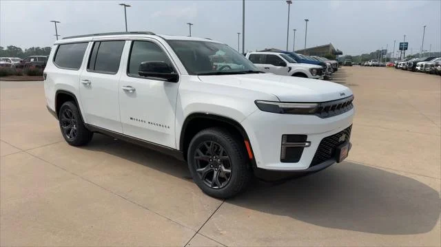 New 2026 Bright White Clear-Coat Exterior Paint Jeep Limited Altitude image 3