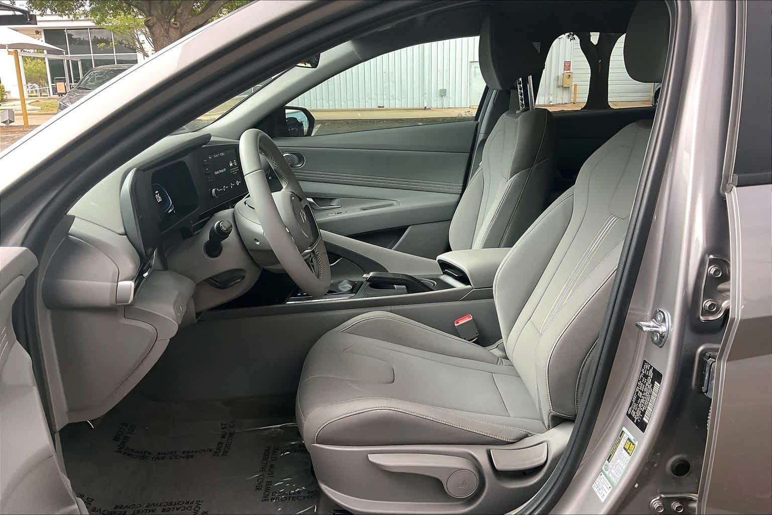 Certified Used 2025 Fluid Metal Hyundai SEL Sport image 8