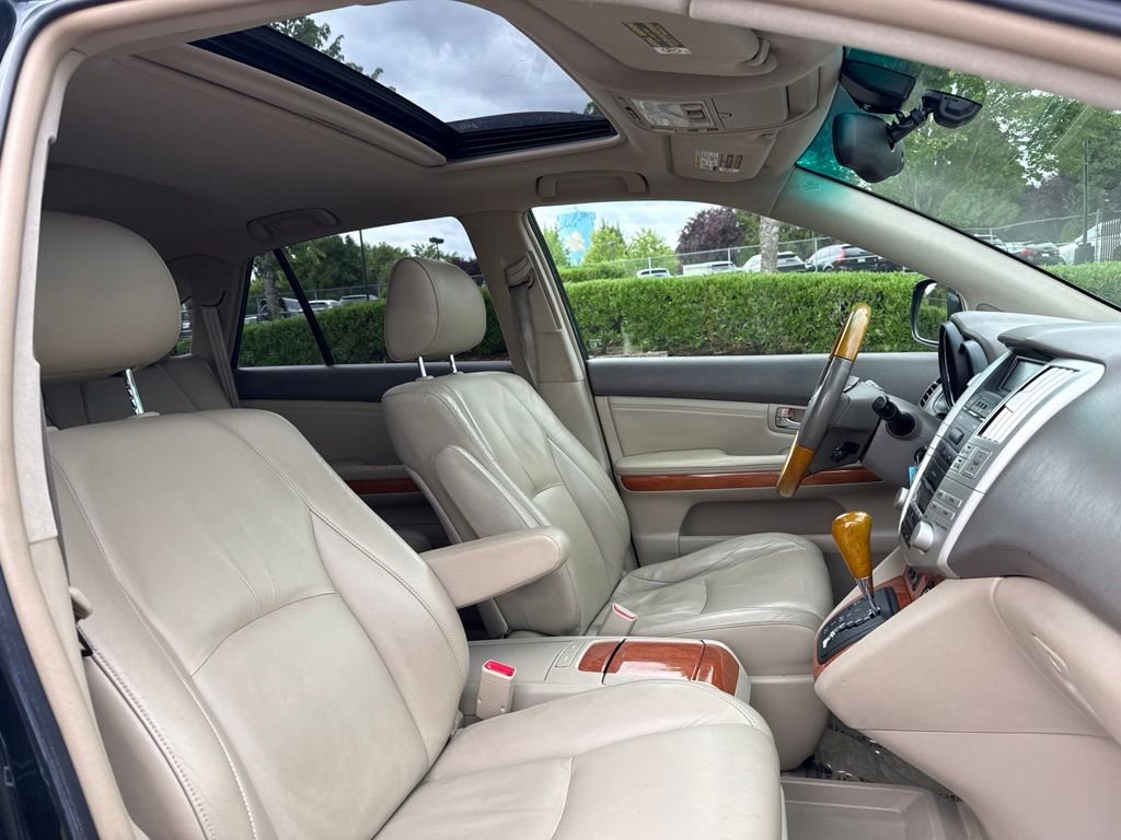 Used 2004 Black Forest Pearl Lexus 330 image 20