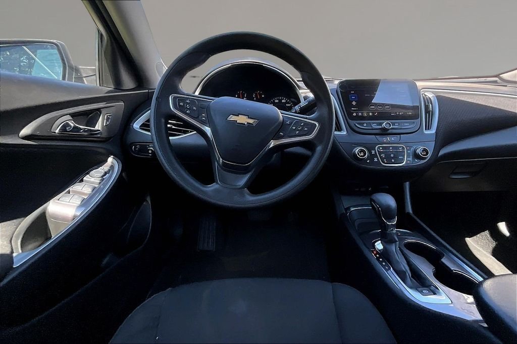 Used 2025 Summit White Chevrolet LT image 8