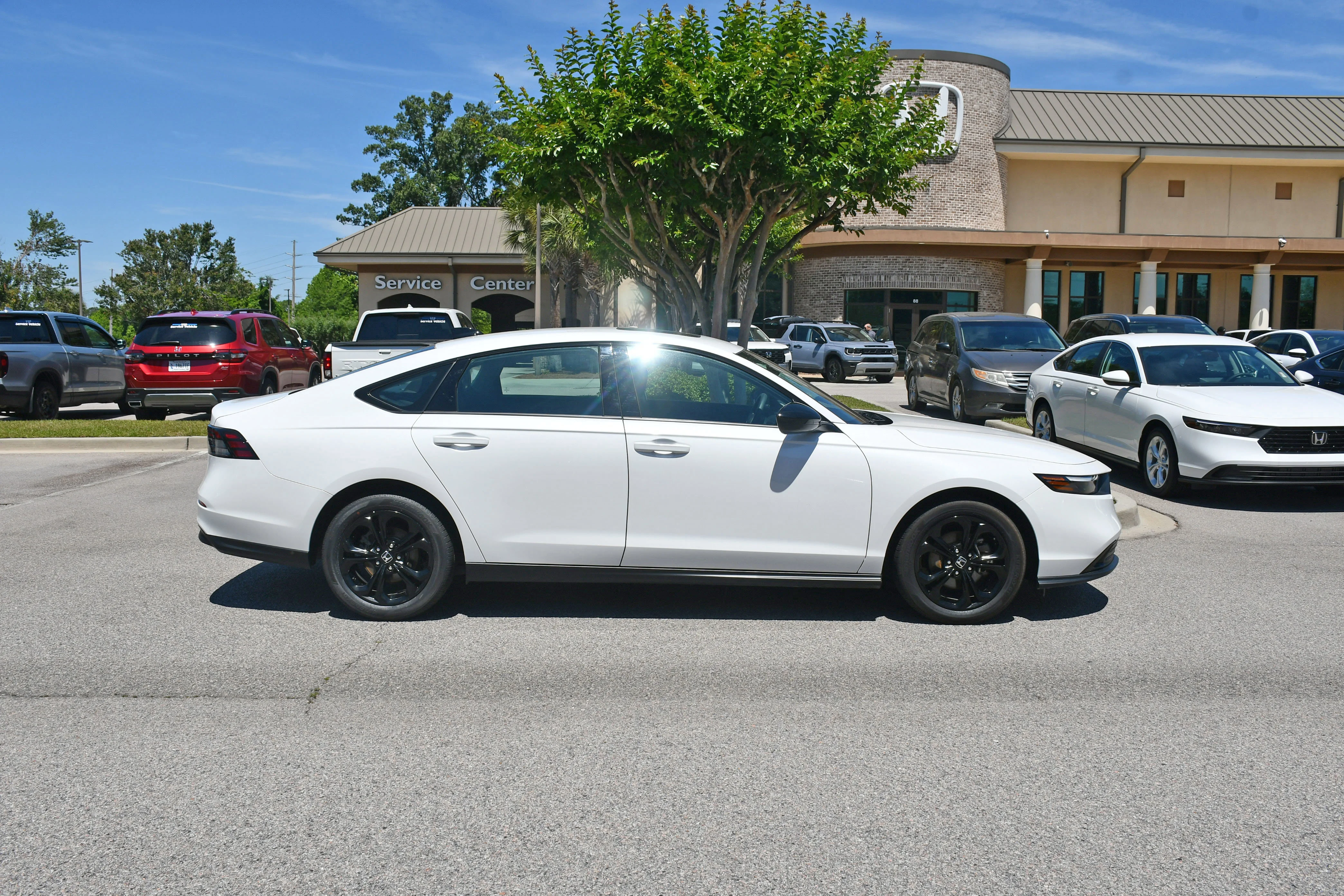 Used 2025  Honda SE image 5