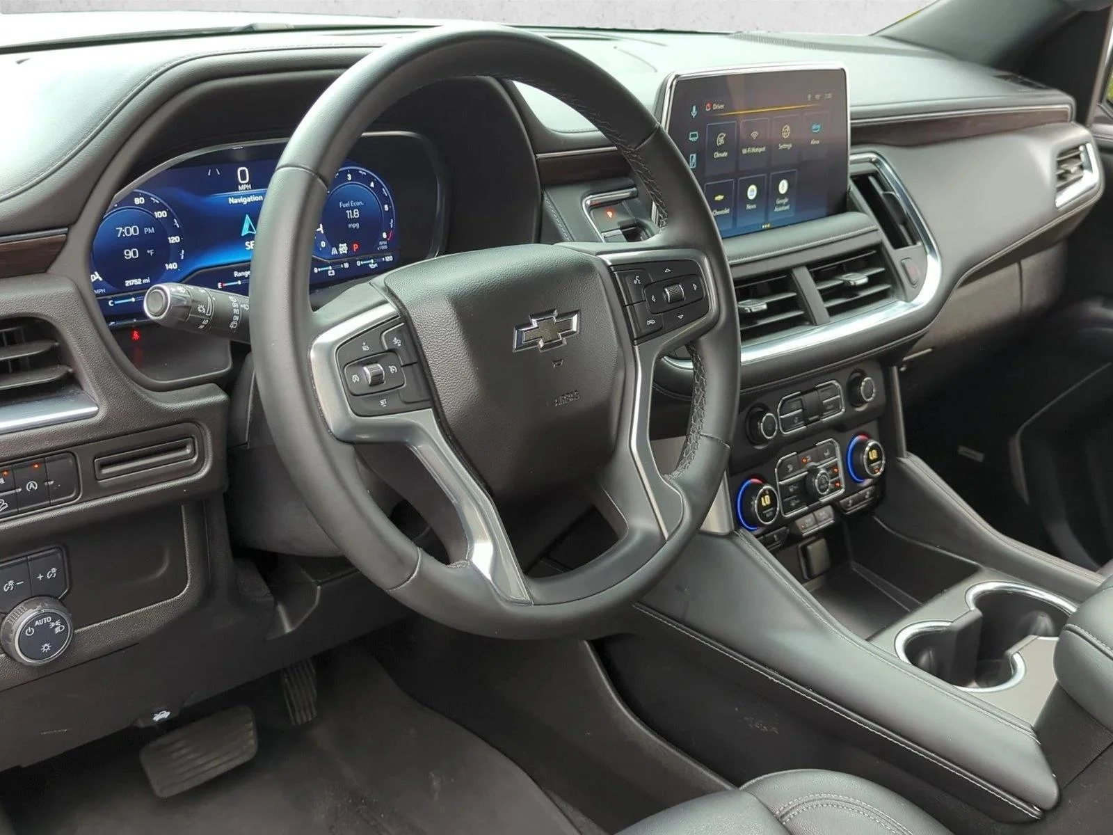 Used 2024 Summit White Chevrolet Z71 image 9