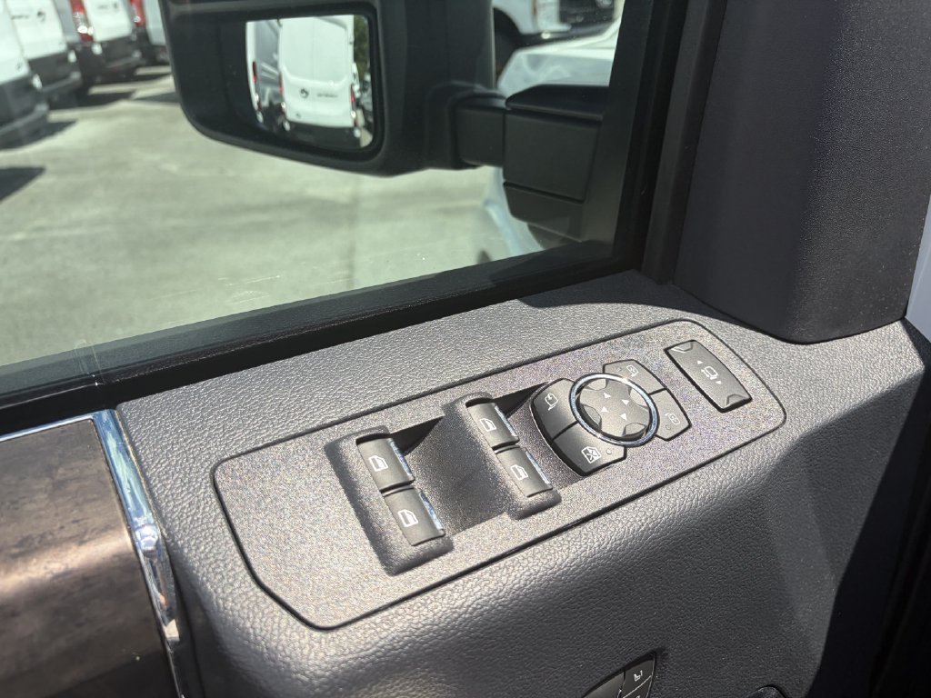 Used 2022 White Ford Lariat image 19