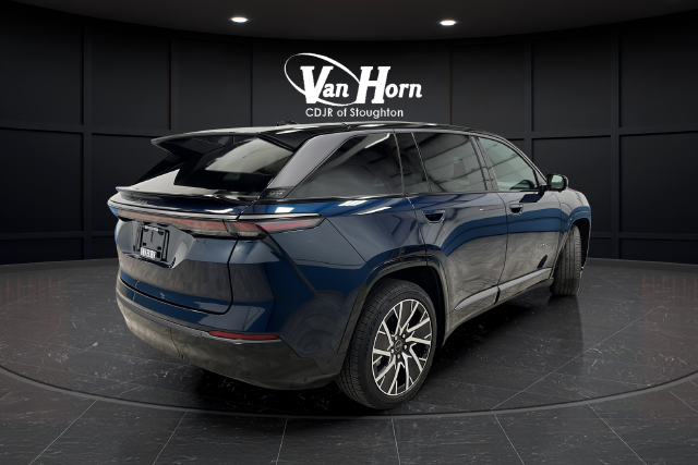 Used 2025 Fathom Blue Pearlcoat Jeep Limited image 7