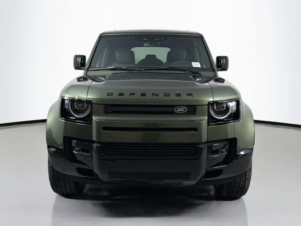 New 2026 Woolstone Green Land Rover X-Dynamic SE image 2