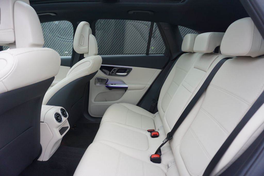 Used 2026 Polar White Mercedes-Benz GLC 300 image 46