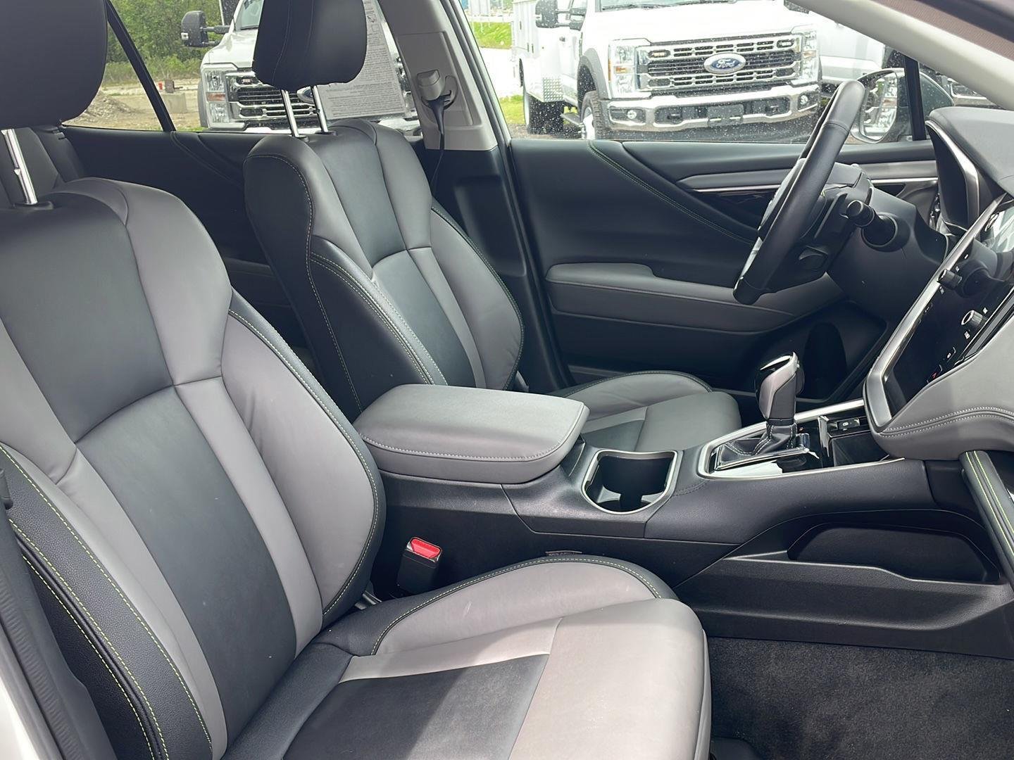Used 2025 Crystal White Pearl Subaru Onyx Edition image 26