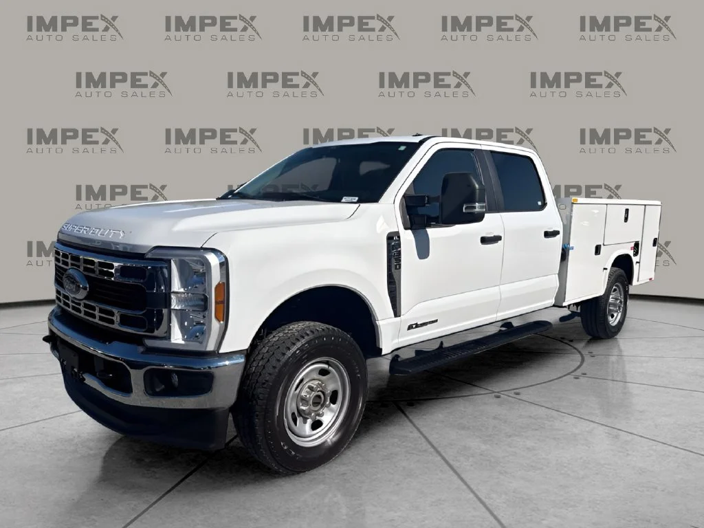 Used 2024 White Ford XL image 1
