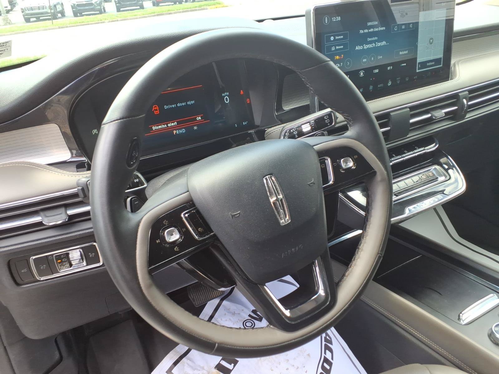 Used 2025 Crystal White Metallic Clearcoat Lincoln Premiere image 11