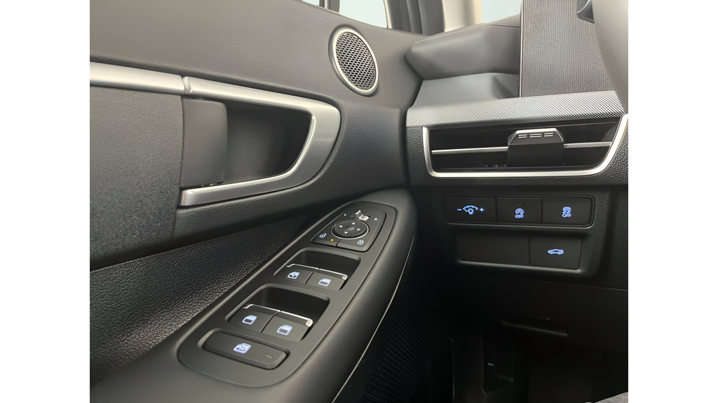 Used 2025 Portofino Gray Hyundai SE image 23