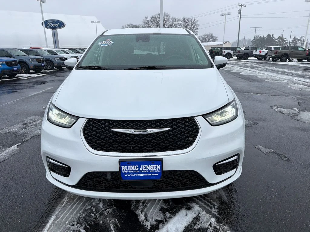 2023 Chrysler Pacifica Touring L - Photo 8