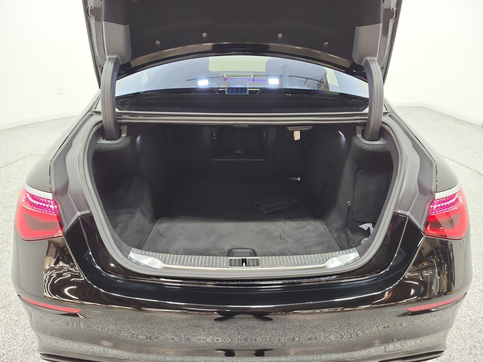 Used 2023 Black Mercedes-Benz S 580 4MATIC® Sedan image 18