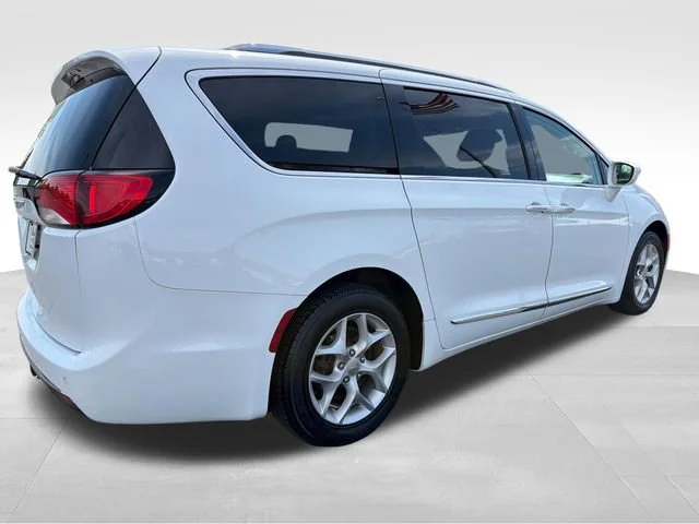 Used 2018 White Chrysler Touring L Plus image 7