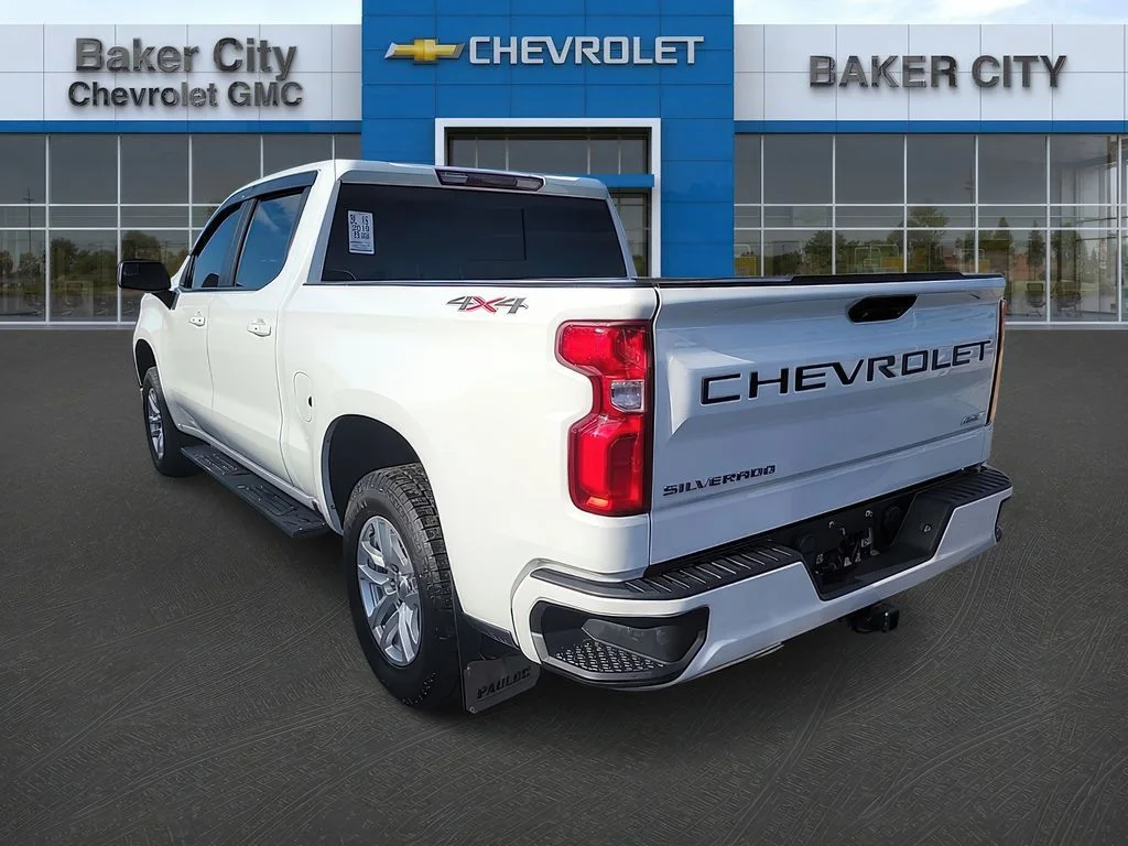 Used 2019 Summit White Chevrolet RST image 3
