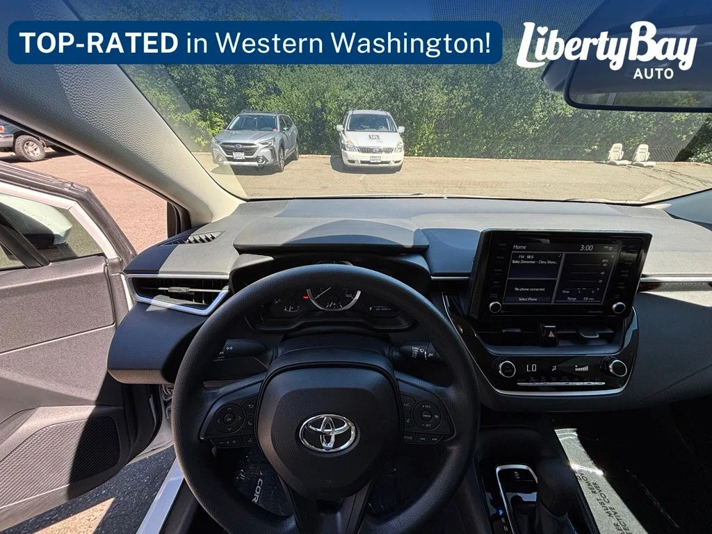 Used 2022 White Toyota LE image 16