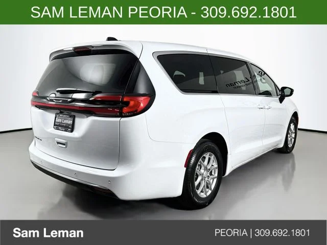 New 2027 White/off-white Chrysler Select image 7