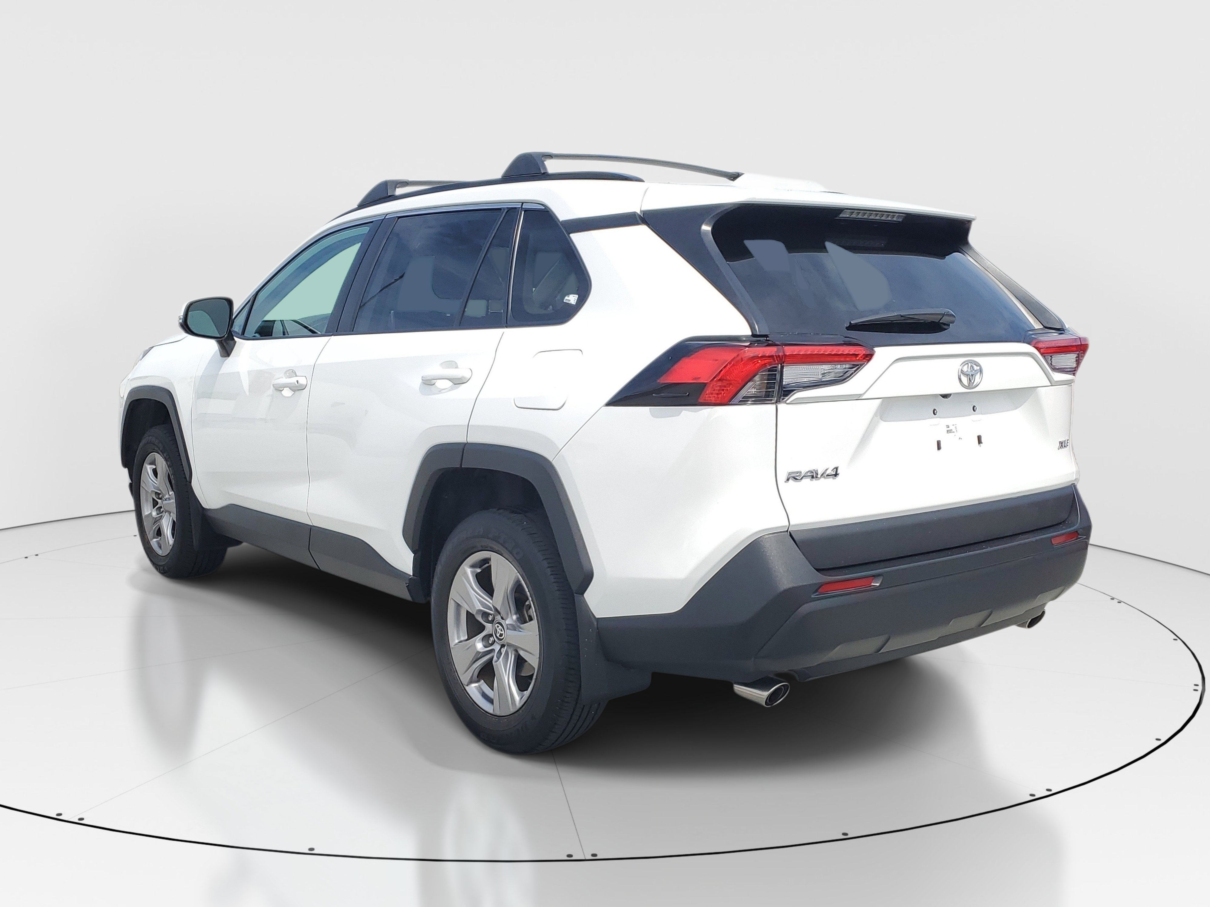 Used 2024 Ice Toyota XLE image 4