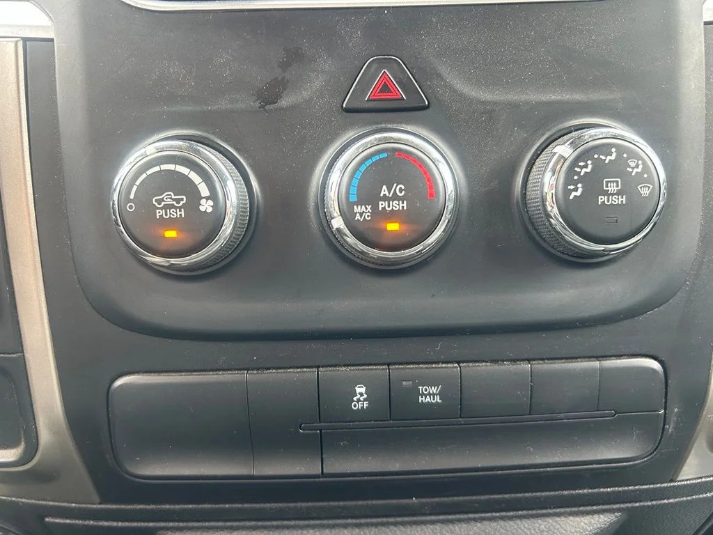 Used 2014 White Ram SLT image 21