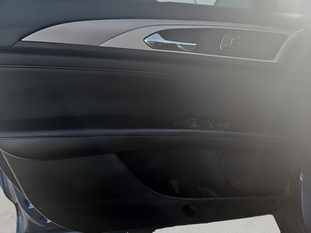 Used 2019 Blue Diamond Metallic Lincoln Standard image 9