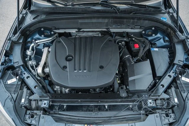 Used 2022 Denim Blue Volvo Momentum image 21