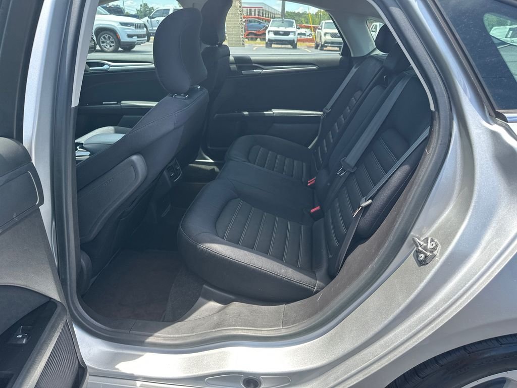 Used 2015 Ingot Silver Ford SE image 20