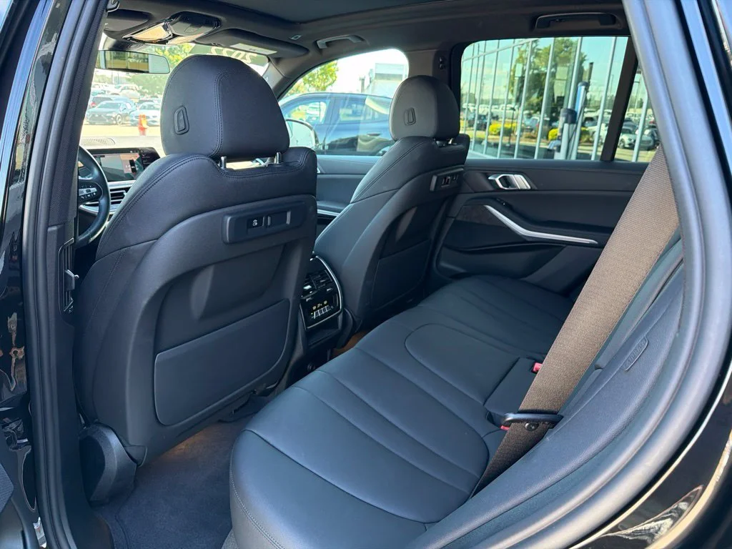 Used 2022 Black Sapphire Metallic BMW sDrive40i image 26