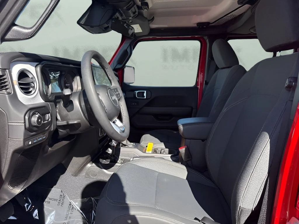 Used 2025 Red Jeep Sahara image 9