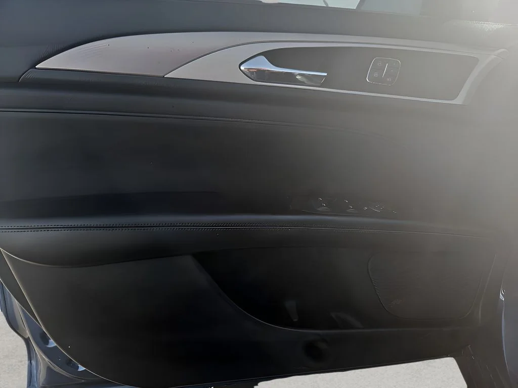 Used 2019 Blue Diamond Metallic Lincoln Standard image 9